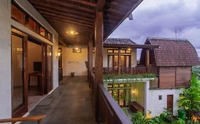 Graha Petulu Ubud By Pramana Villas